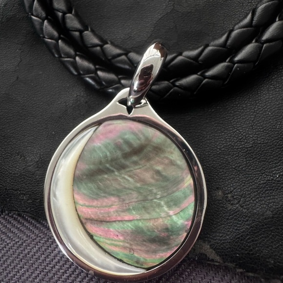 Elegant Silver and Black Pendant Necklace - Picture 2 of 3